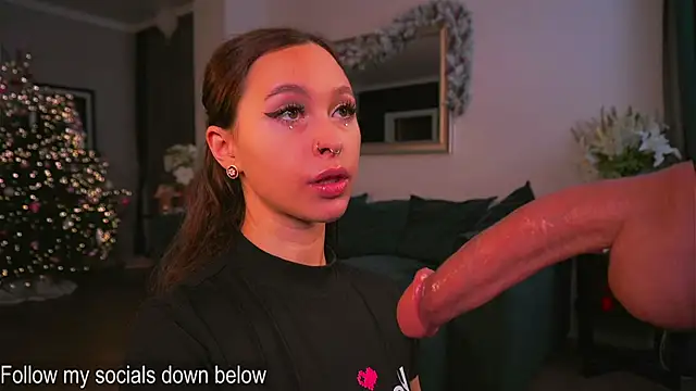 karolineneuer  online show from December 1, 2025, 1:17 am