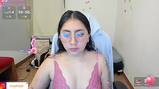 Snapshot of LoveLyy- chatting on November 19, 2025, 11:16 pm LoveLyy- online show from November 19, 2025, 11:16 pm