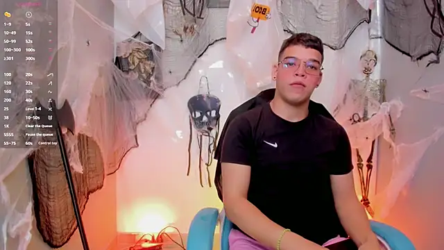 alex boyy online show from October 28, 2025, 7:02 pm