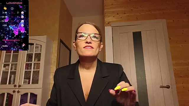 Snapshot of Lady_Shine chatting on October 29, 2025, 3:49 am Lady Shine online show from October 29, 2025, 3:49 am