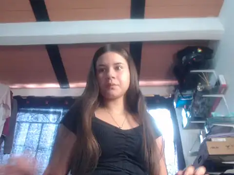 Snapshot of Saraa_loove chatting on October 17, 2025, 12:40 pm Saraa loove online show from October 17, 2025, 12:40 pm