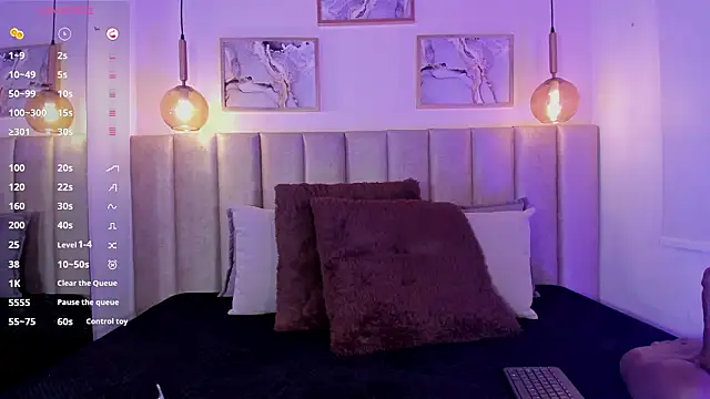 lena martinn online show from February 10, 2026, 7:35 pm