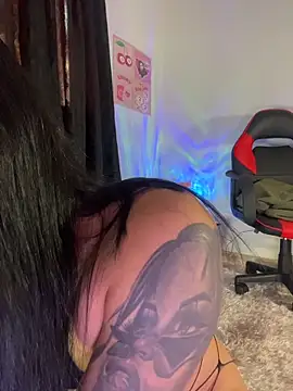 AlannaDollx online show from October 30, 2025, 1:42 pm