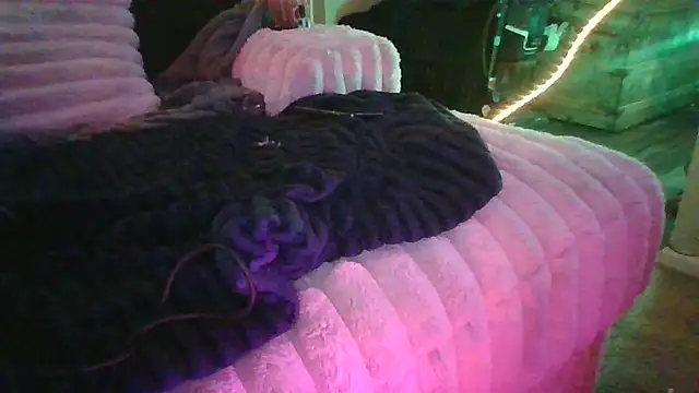 nvthvn555 online show from October 27, 2025, 5:52 am