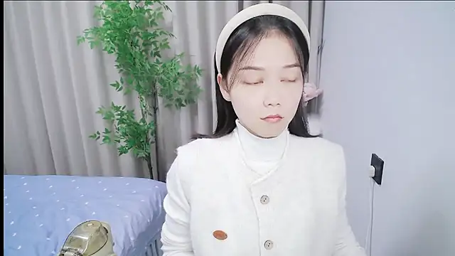 mili0923 online show from November 9, 2025, 12:42 pm