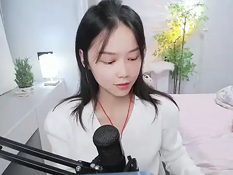 mili0923 online show from October 9, 2025, 2:06 pm