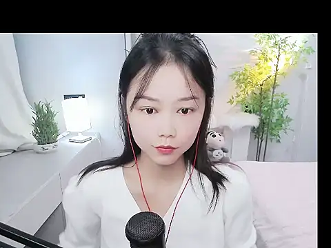 mili0923 online show from October 14, 2025, 2:07 pm