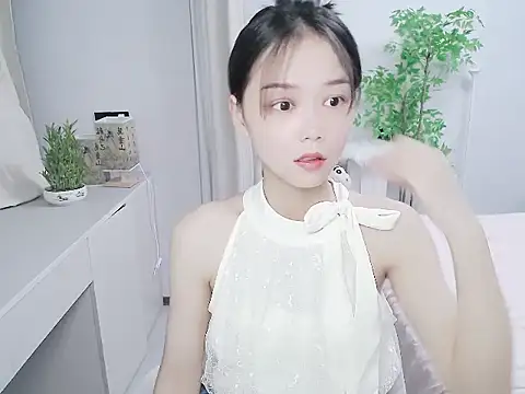 mili0923 online show from October 8, 2025, 2:18 pm