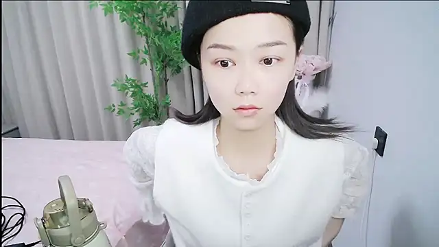 mili0923 online show from October 28, 2025, 1:17 am