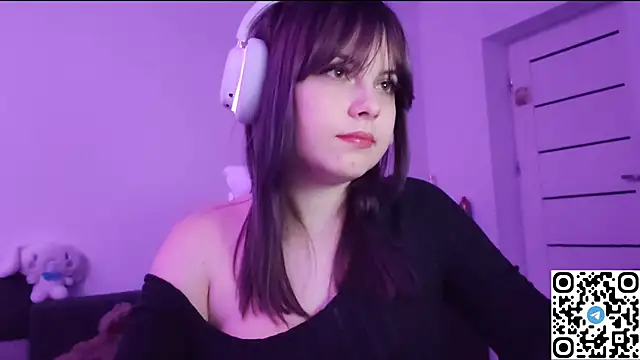 KristiBloom online show from December 3, 2025, 8:30 pm