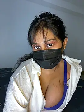 Monica  Bellucci   online show from January 10, 2026, 2:12 pm