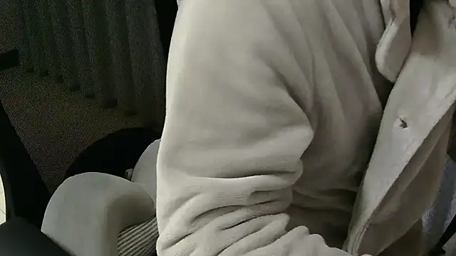 yichengm online show from February 21, 2026, 12:40 pm