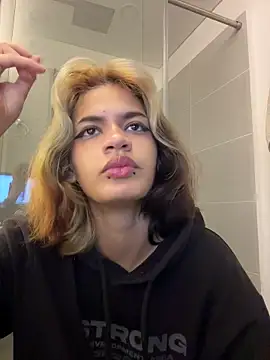 sukulaurens online show from November 18, 2025, 6:33 pm