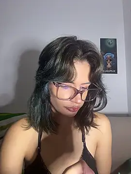 sukulaurens online show from July 3, 2026, 2:40 am