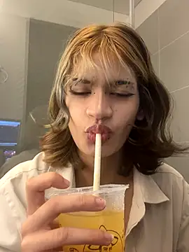 sukulaurens online show from November 4, 2025, 3:32 am