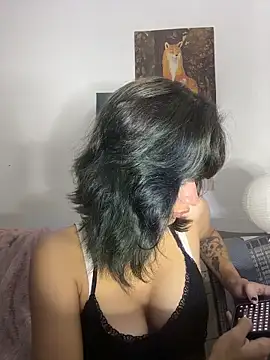 sukulaurens online show from June 20, 2026, 1:32 am