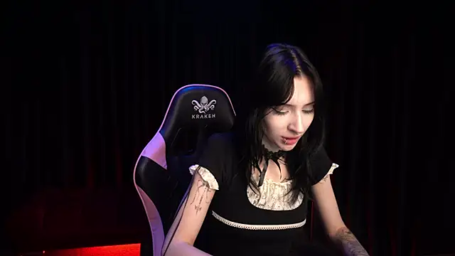 Snapshot of Trix_Void chatting on October 8, 2025, 6:37 am Trix Void online show from October 8, 2025, 6:37 am