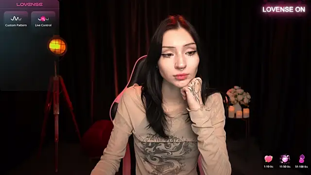 Snapshot of Trix_Void chatting on November 18, 2025, 10:40 am Trix Void online show from November 18, 2025, 10:40 am