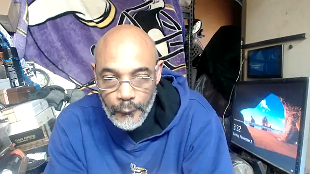 A CIGAR MAN online show from November 2, 2025, 8:36 pm