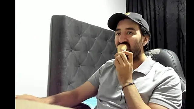 coolfriki online show from November 10, 2025, 4:17 am