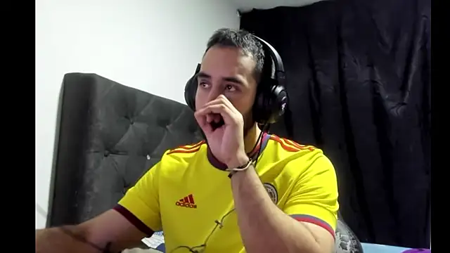 coolfriki online show from February 10, 2026, 4:33 am