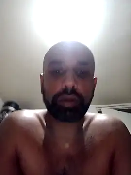 T1T012 online show from February 4, 2026, 6:03 pm