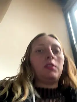 Snapshot of Mia_dca chatting on October 22, 2025, 7:35 pm Mia dca online show from October 22, 2025, 7:35 pm