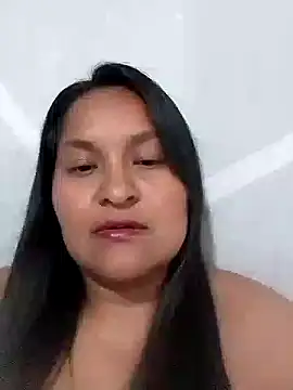 Snapshot of lucia00xx chatting on October 8, 2025, 2:24 am lucia00xx online show from October 8, 2025, 2:24 am
