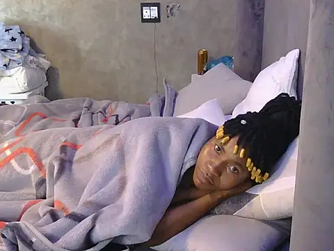 Snapshot of petite_queenx chatting on October 13, 2025, 5:09 am petite queenx online show from October 13, 2025, 5:09 am