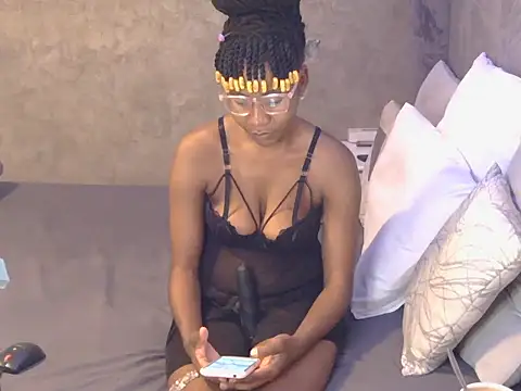 Snapshot of petite_queenx chatting on October 27, 2025, 10:38 am petite queenx online show from October 27, 2025, 10:38 am