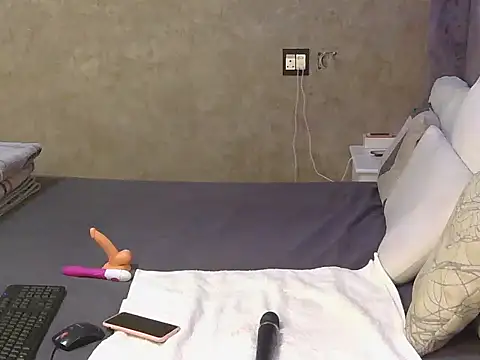 Snapshot of petite_queenx chatting on November 14, 2025, 1:37 pm petite queenx online show from November 14, 2025, 1:37 pm