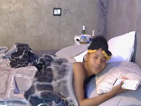 Snapshot of petite_queenx chatting on October 15, 2025, 5:50 am petite queenx online show from October 15, 2025, 5:50 am