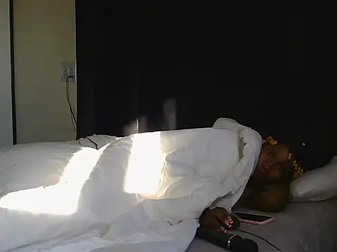 Snapshot of petite_queenx chatting on October 9, 2025, 4:46 am petite queenx online show from October 9, 2025, 4:46 am