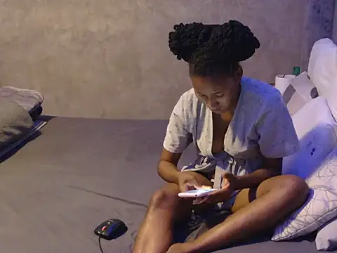 Snapshot of petite_queenx chatting on November 13, 2025, 10:02 pm petite queenx online show from November 13, 2025, 10:02 pm