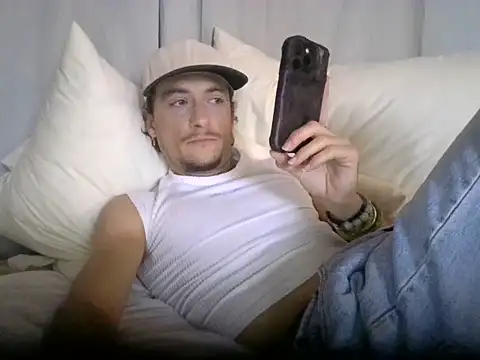 Snapshot of Dubbsssss chatting on July 14, 2026, 4:46 pm Dubbsssss online show from July 14, 2026, 4:46 pm