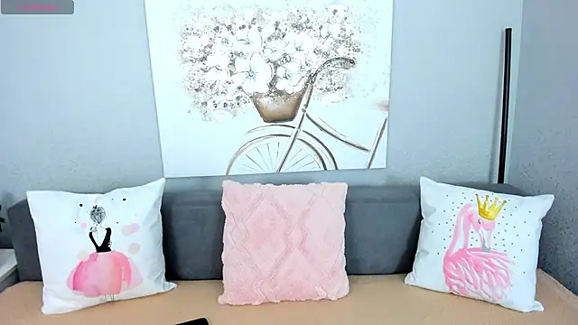 Evarey  online show from November 17, 2025, 5:33 am