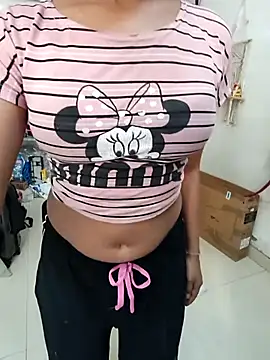 anshika0124 online show from November 1, 2025, 5:14 am