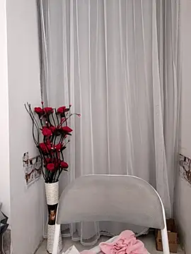 nini10052025 online show from November 1, 2025, 7:30 pm