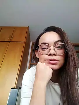 Mia 469 online show from October 8, 2025, 8:53 pm