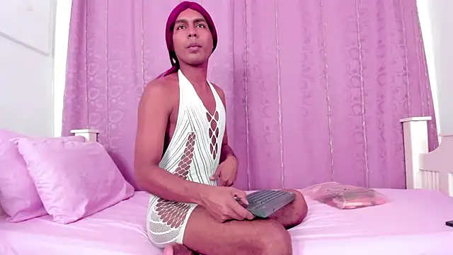 nahomy smiith online show from November 3, 2025, 8:12 pm