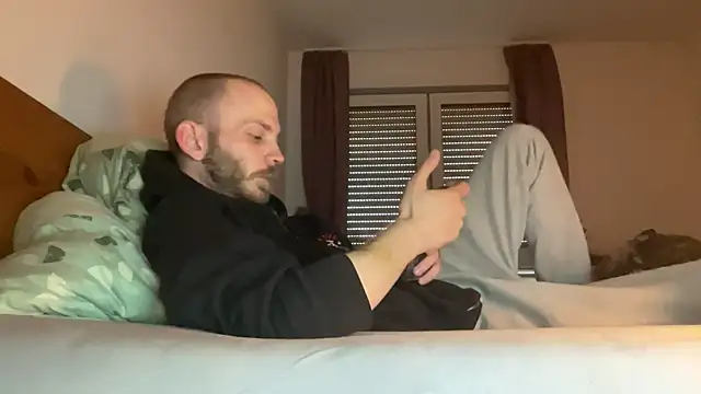 MolleDolle online show from October 8, 2025, 2:40 pm