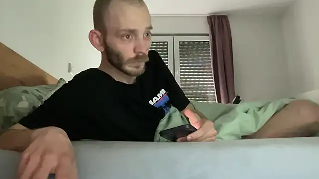 MolleDolle online show from October 9, 2025, 1:44 pm