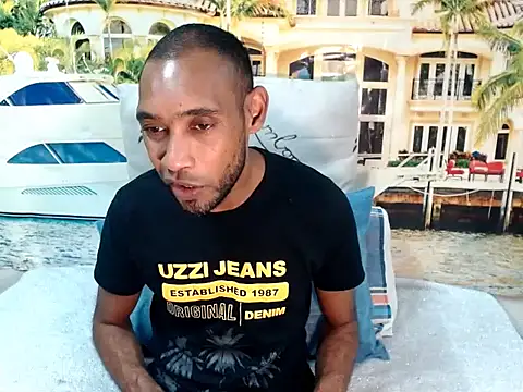 Snapshot of IndianMagicMike chatting on June 25, 2026, 3:39 pm IndianMagicMike online show from June 25, 2026, 3:39 pm