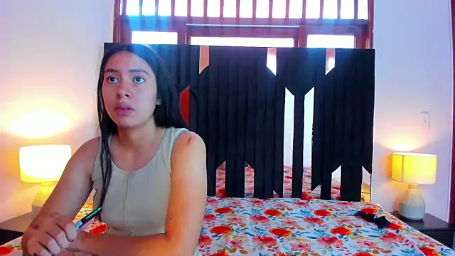 Sofy and Mia online show from October 17, 2025, 12:18 pm