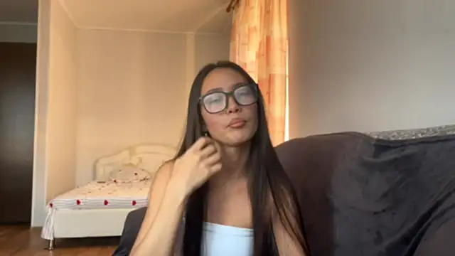 Snapshot of KamilahArcilla chatting on October 11, 2025, 1:28 am KamilahArcilla online show from October 11, 2025, 1:28 am