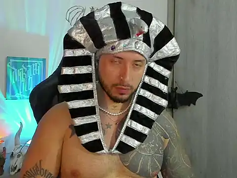 Dave-Max01 online show from October 31, 2025, 11:33 pm