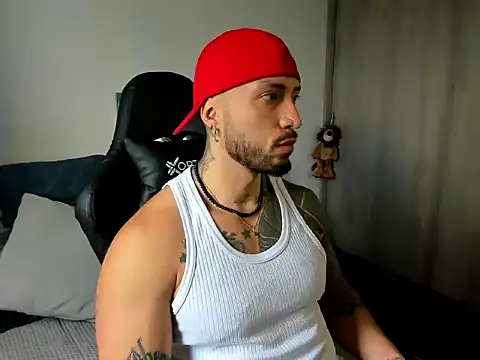 Dave-Max01 online show from November 8, 2025, 3:37 pm