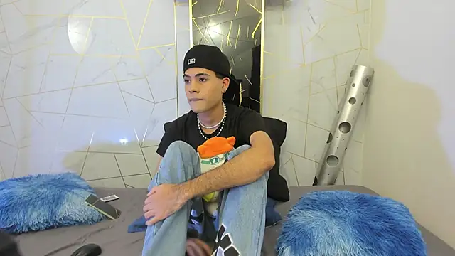 JacobBlackwell  online show from December 19, 2025, 7:27 pm