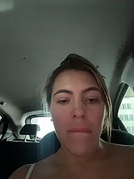 camila vanucci- online show from October 9, 2025, 4:18 pm