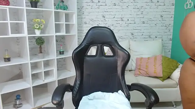 Snapshot of hannahjackson_ chatting on October 13, 2025, 11:23 am hannahjackson online show from October 13, 2025, 11:23 am